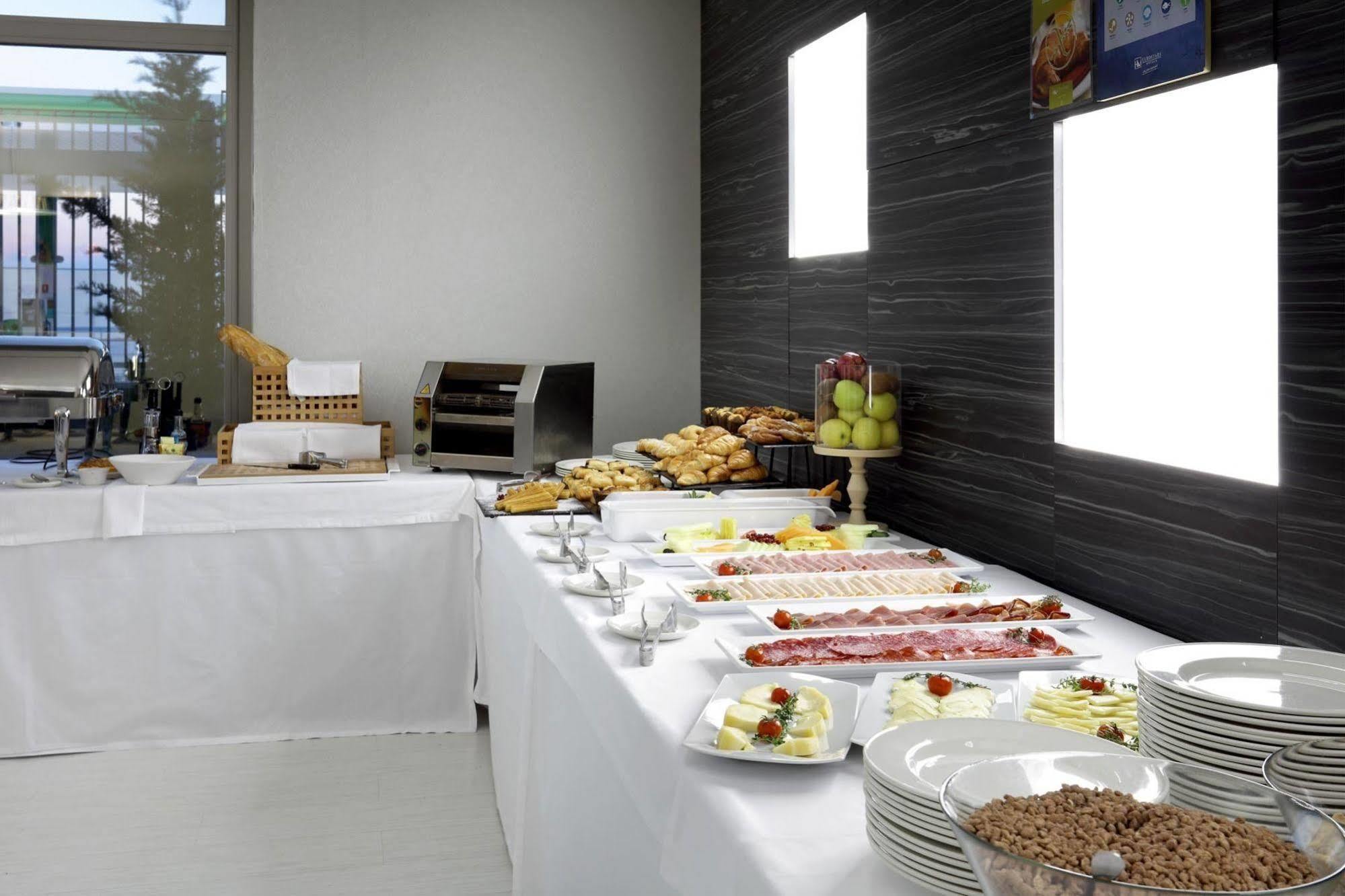 Eurostars Arenas De Pinto Hotel Екстериор снимка